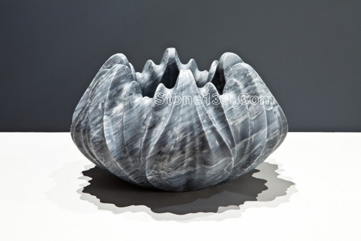 Zaha Hadid设计的创意大理石花瓶The Tau Vase