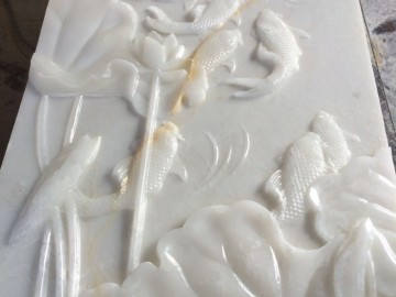 白色玉石浮雕 荷花与鱼
