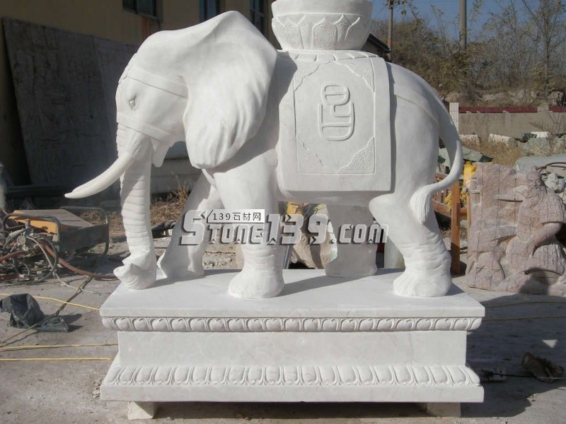 那些通常用作大象雕刻的白色石材原料