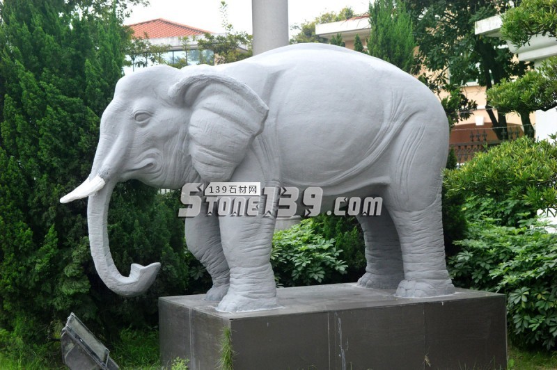 那些通常用作大象雕刻的白色石材原料