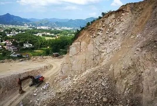 湖南岳阳市平江县多家石材厂被责令停产整顿