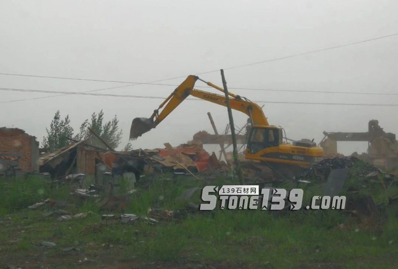 内蒙古黄茂营（蒙古黑产地）拆除石材生产企业64家、93台锯