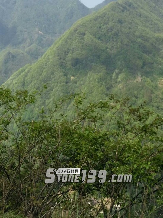 四川广元市旺苍县大河乡石材矿山过度开采，严重破坏生态环境，环保部门已介入调查