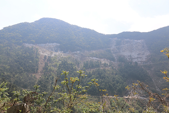 四川广元市旺苍县大河乡石材矿山过度开采，严重破坏生态环境，环保部门已介入调查