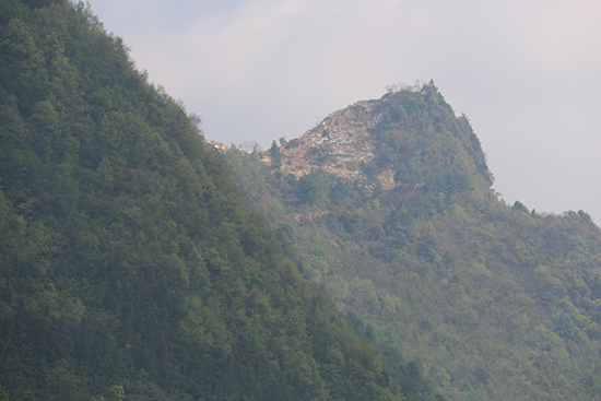 四川广元市旺苍县大河乡石材矿山过度开采，严重破坏生态环境，环保部门已介入调查