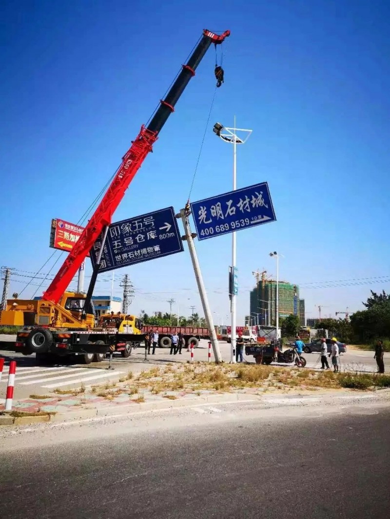 中国石材基地“福建水头”路边违规广告牌整治行动