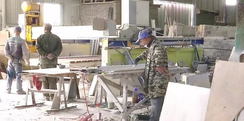 浙江温州泰顺县十三家石材厂违建生产经营，被采取强硬措施处置
