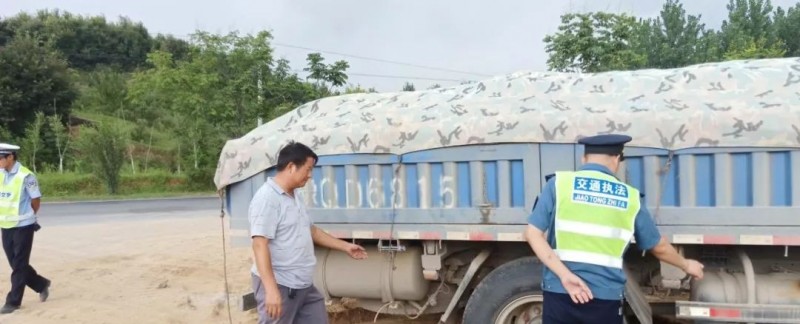 河南泌阳县铁腕出击！将严厉打击非法采沙 全面取缔荒山（坡）非法砂场