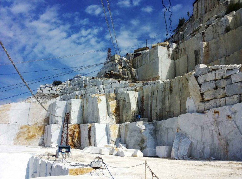 天然白色大理石的分布与形成过程解析
