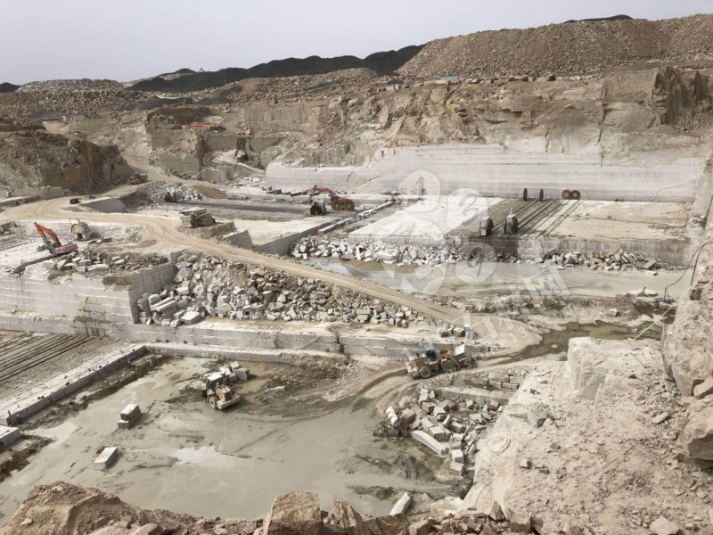 新疆卡拉麦里金花岗岩矿山
