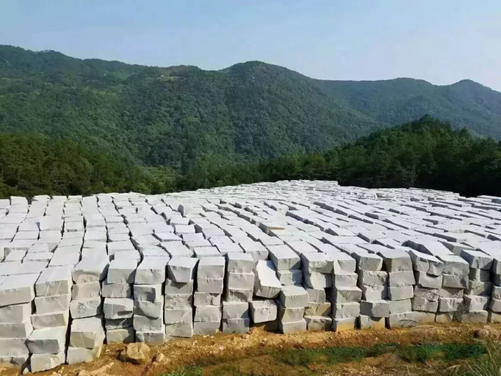湖北罗田白莲河石材产业稳步发展，罗田芝麻灰保质保量完成四方来单！
