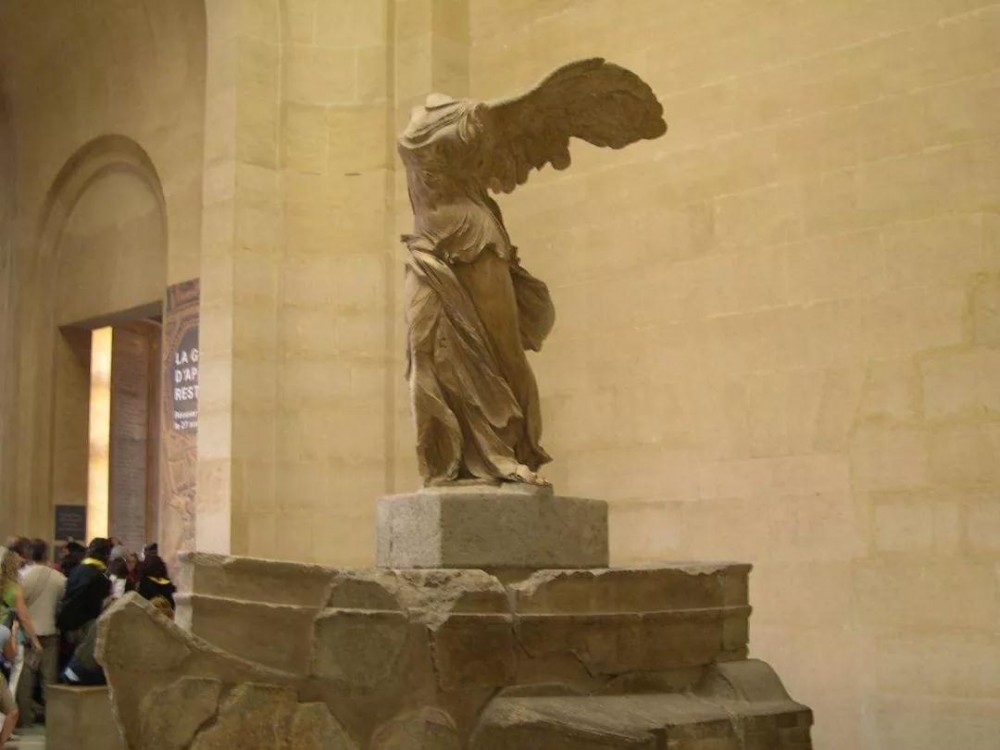 位于法国卢浮宫内的“胜利女神像”莱姆石应用