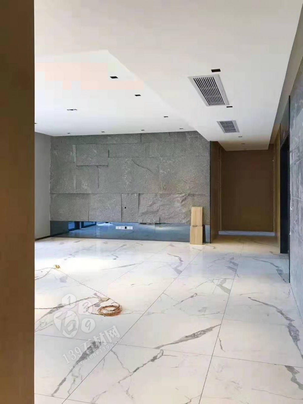 芝麻黑等黑色石材自然面复古背景墙装饰 中国风的韵味 世界流行