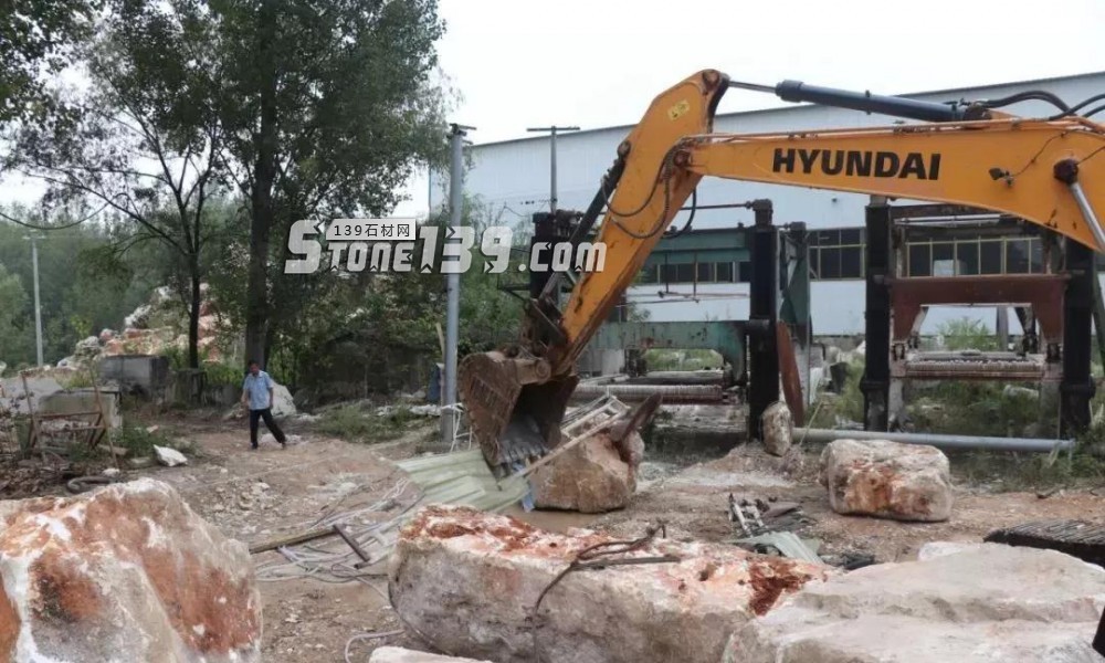 河南南阳淅川县（松香玉产地）上集镇强力拆除4家石材企业