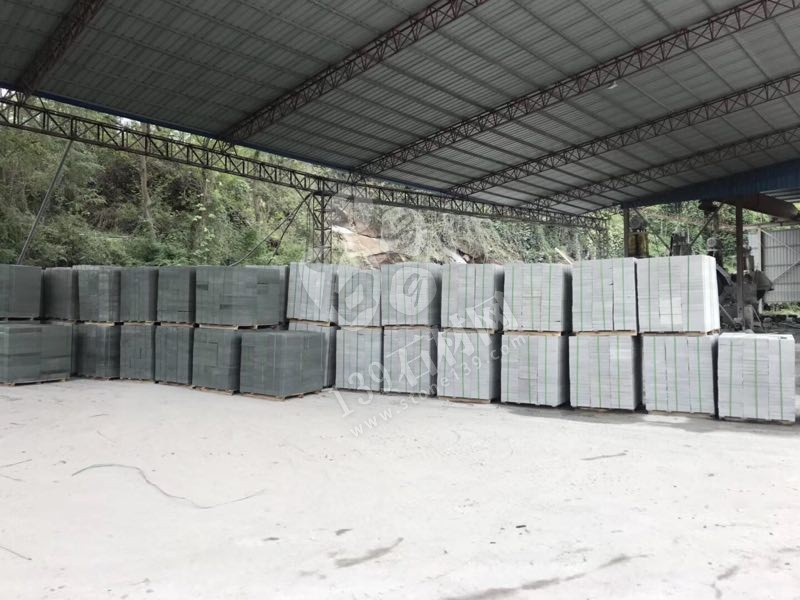 达州辉腾石材专业提供青石路沿石、栏杆、地铺石、台阶石的园林青石产品