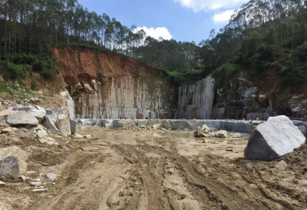 广东廉江一花岗岩采矿点被认定为非法采矿团伙且被摧毁