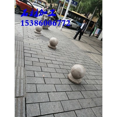 湖南省花岗岩圆石球 直径40公分 郴州芝麻灰路边挡车石球