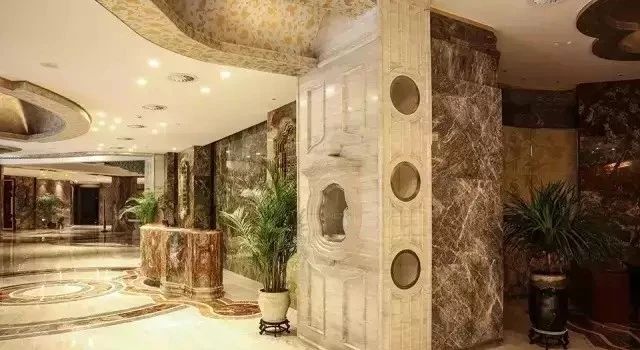 石材人来厦门都喜欢睡这个酒店，原因是为了看豪华的石材