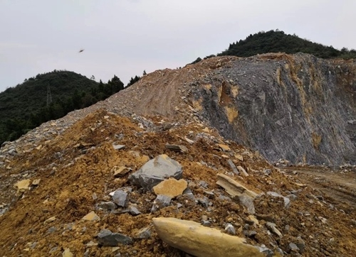 四川达州大竹县、渠县交界露天采石场开采无序，被督察组点名通报