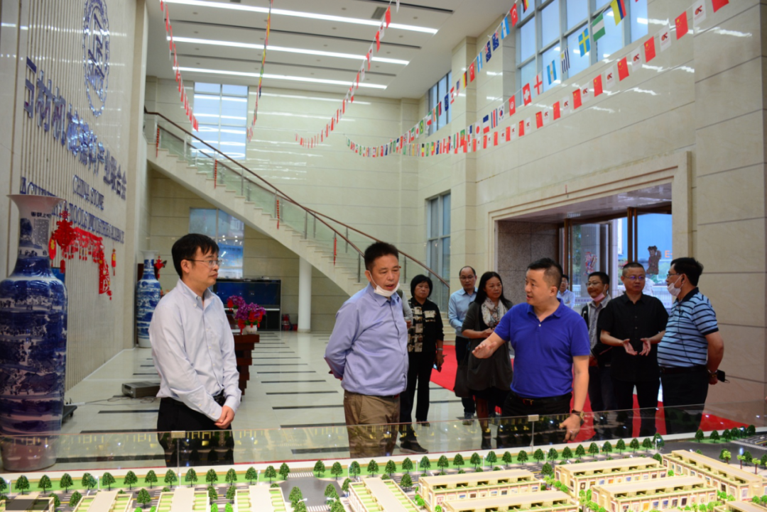 南安市政协主席黄华强带队调研石材机械辅料展贸城项目