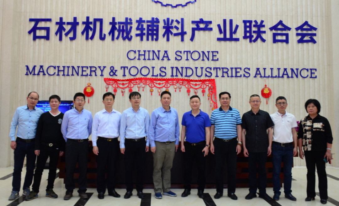 南安市政协主席黄华强带队调研石材机械辅料展贸城项目