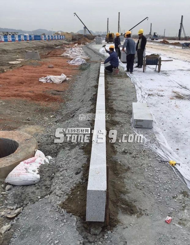 广东路沿石工程施工现场案例 芝麻灰立缘石广东路沿石工程花岗岩路侧