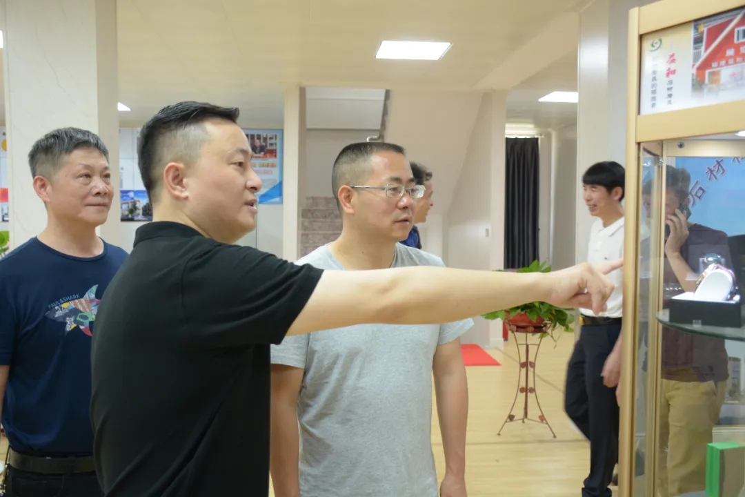 贵州六盘水高新区领导一行考察调研石材机械辅料展贸城项目