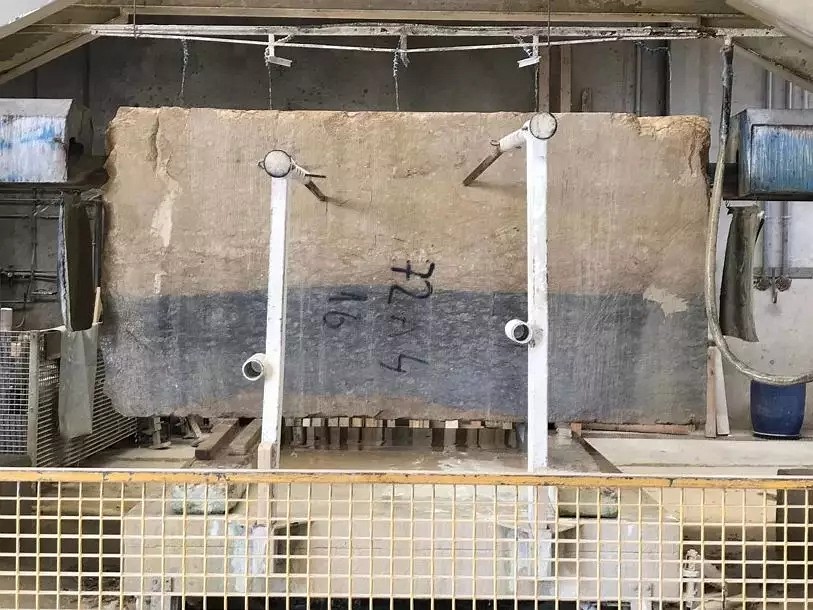 你说石材有色差是次品，那是你没遇上好设计