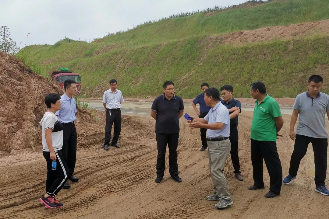 山东五莲县街头镇整治石材道路扬尘问题