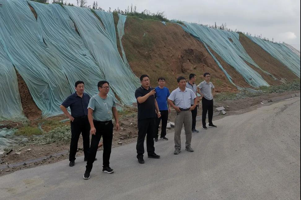 山东五莲县街头镇整治石材道路扬尘问题