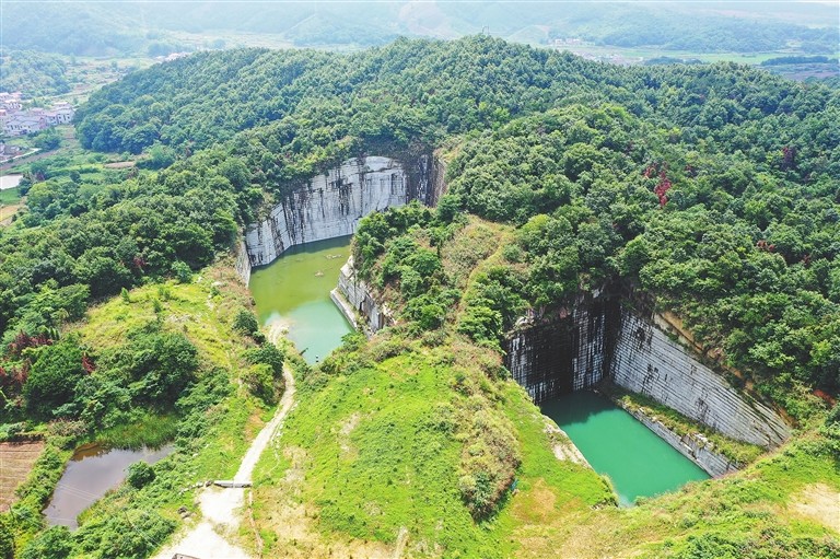 江西芝麻白矿山产区复绿后的都昌苏山15、19号矿区