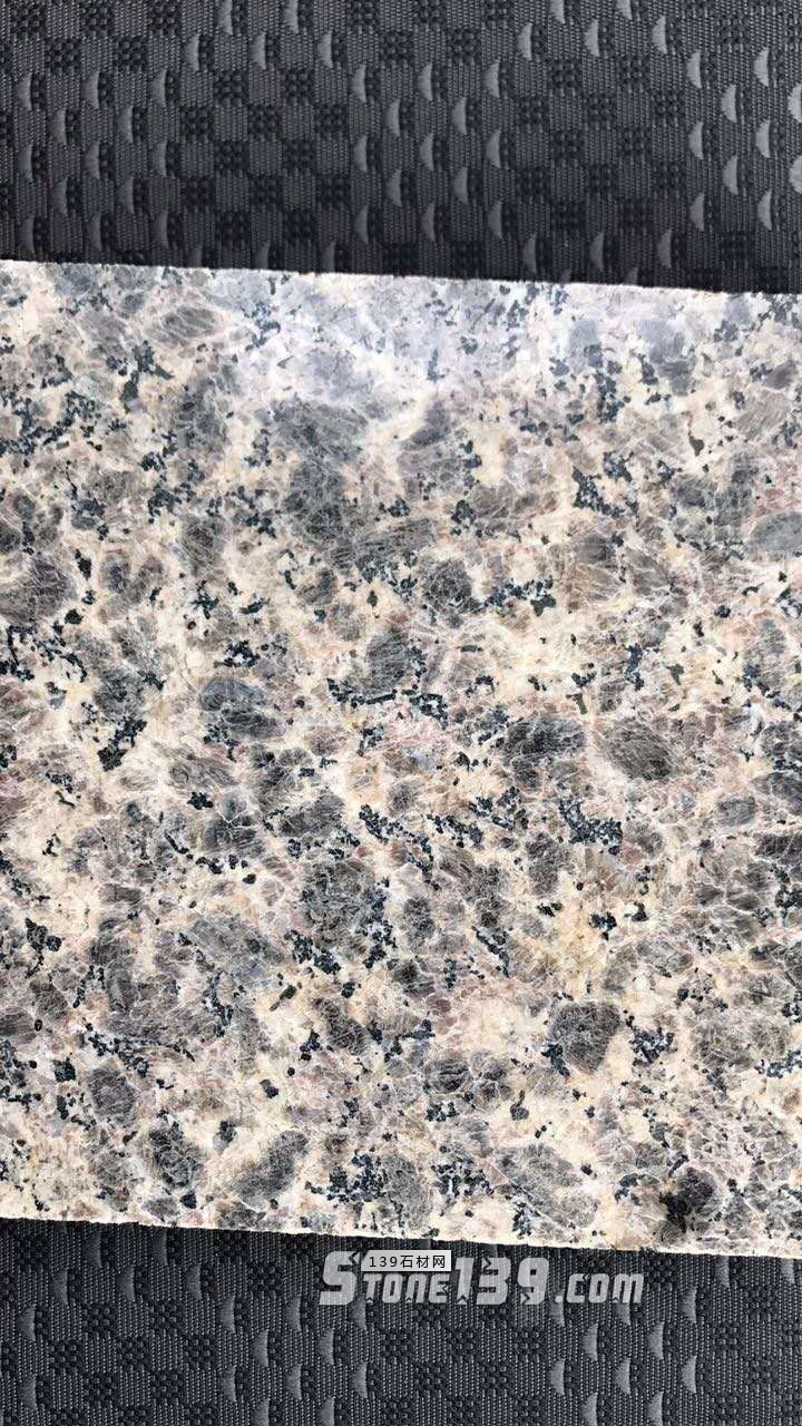 国产两款特色花岗岩豹皮花和虎皮黄的比较异同