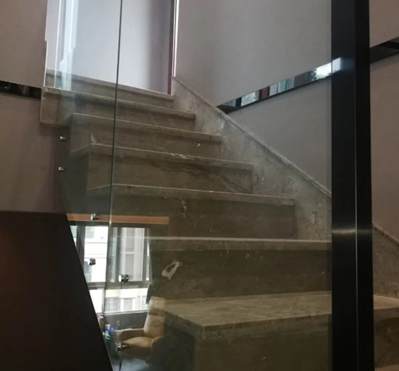 【家装干货】石材楼梯搭配玻璃栏杆的几种造型方式介绍