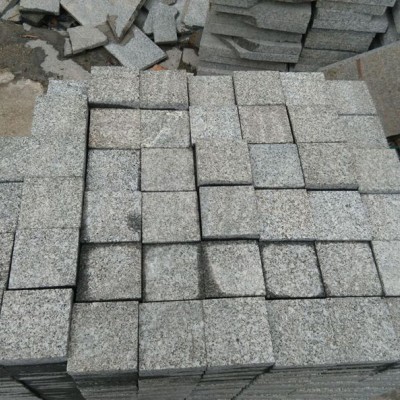 天然花岗岩654芝麻黑马蹄石 中国黑弹石 小方块自然面广场砖