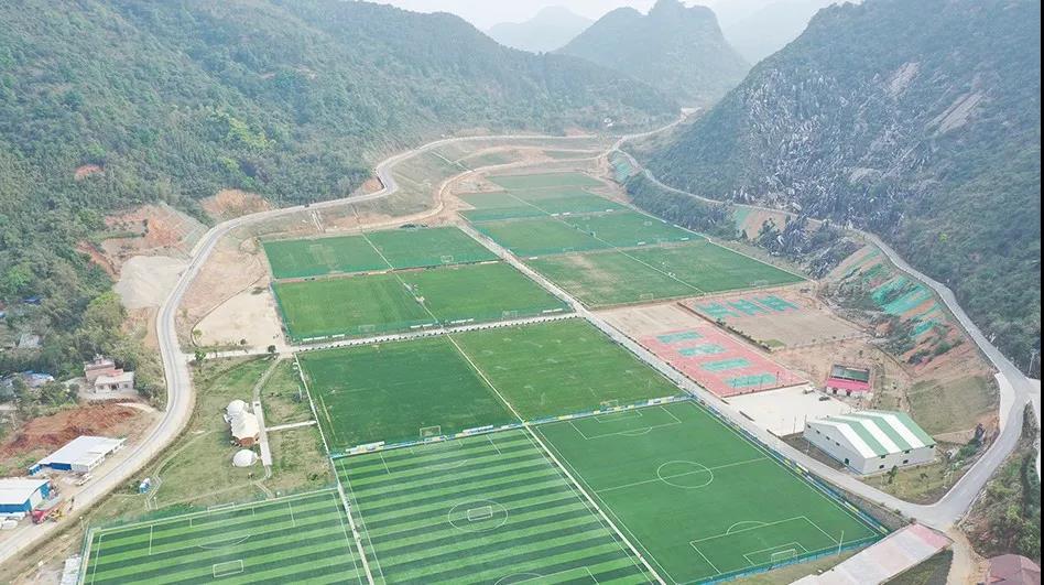 广西废弃矿山变身“足球小镇”，预计实现营收20亿元