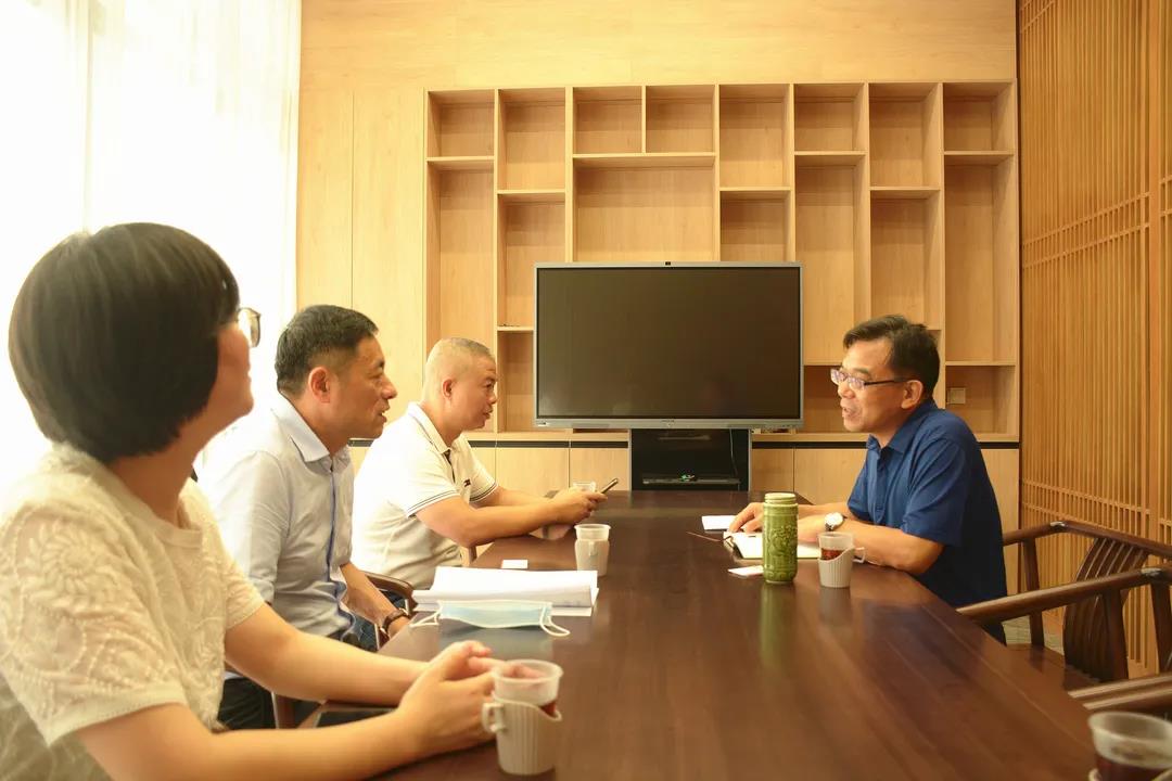 南安市石材协会会长王清安带队到华侨大学石材产业中心对接工作