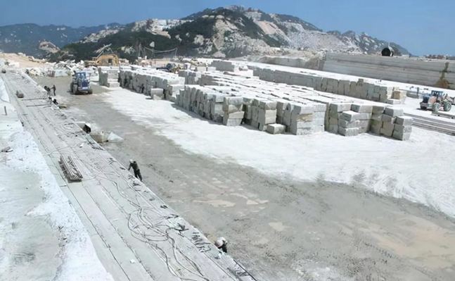 湖北随州黄金麻花岗岩矿山