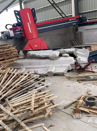 麻城石材工人砸厂事件持续发酵，警方已介入调查！两败俱伤，得不偿失！