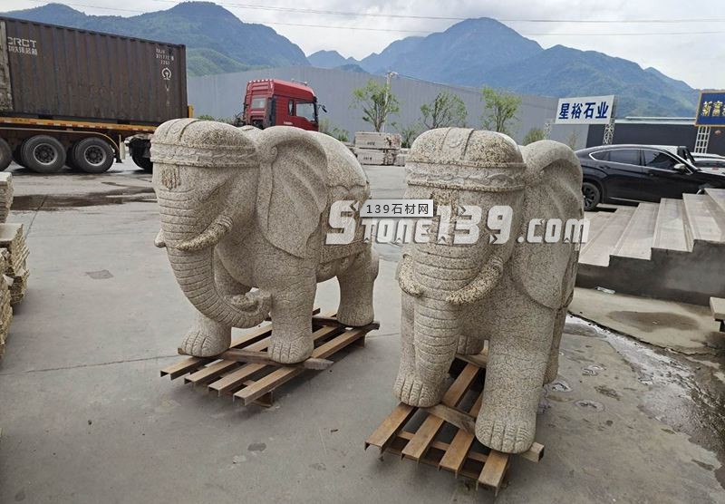 江西黄锈石大象石雕和黄金麻大象雕刻的差别
