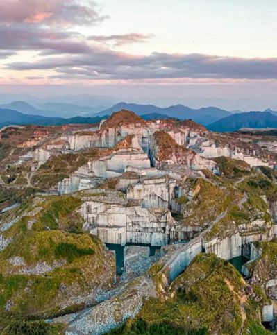 图赏封矿后的福建最大石材矿山——长泰吴田山！