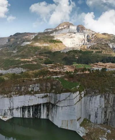 图赏封矿后的福建最大石材矿山——长泰吴田山！