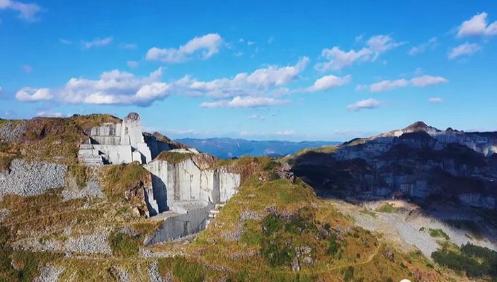 图赏封矿后的福建最大石材矿山——长泰吴田山！