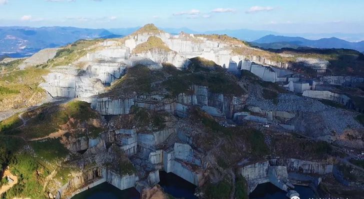 图赏封矿后的福建最大石材矿山——长泰吴田山！