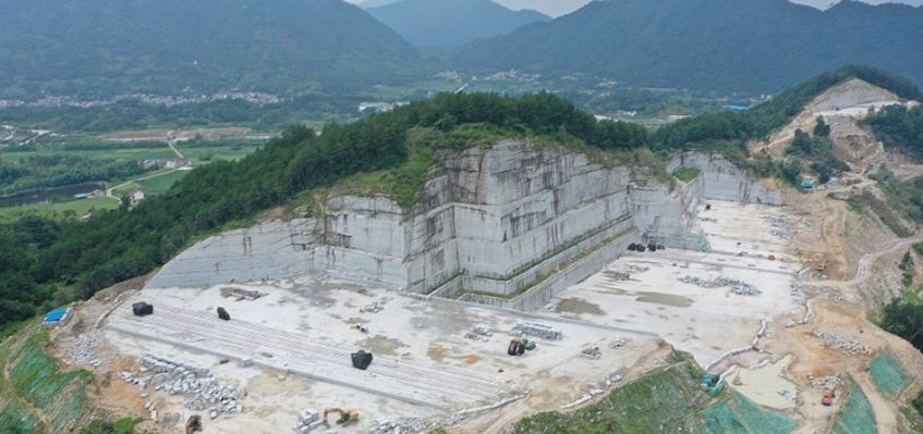 安徽芝麻灰石材产地旌德县花岗岩矿山及灰麻石材欣赏！