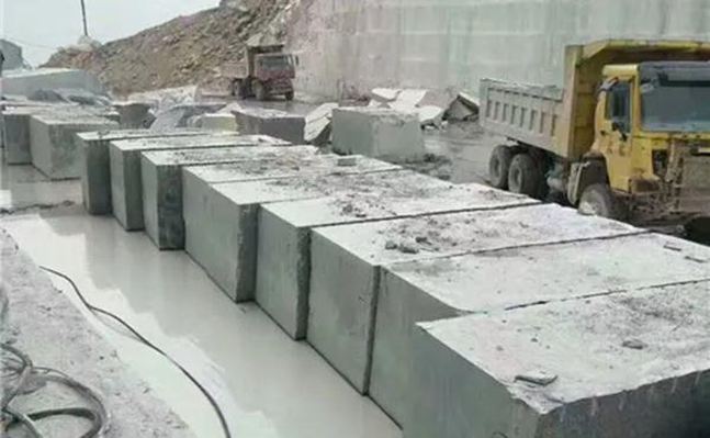 山东泗水鲁灰矿山正式开工出料了，附2021最新的荒料价格!