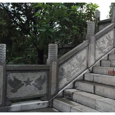 雕刻青石栏杆早已走入寻常生活