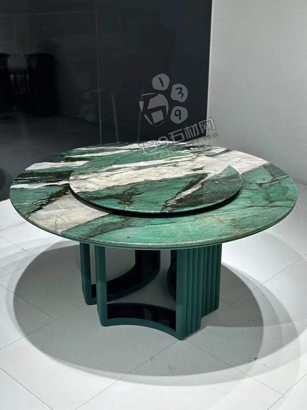 绿色奢石餐桌百达翡翠