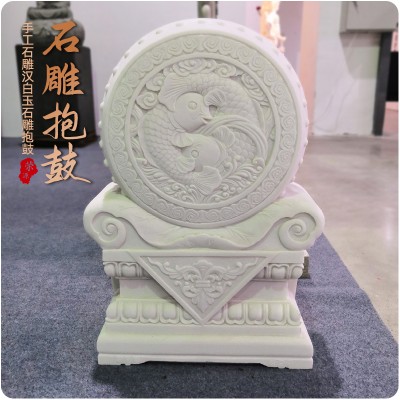 寺庙古建门口摆放一对中式青石抱鼓门鼓