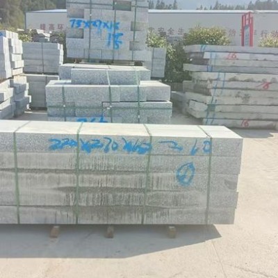 ​芝麻灰花岗岩路沿石 市政工程用石材成品